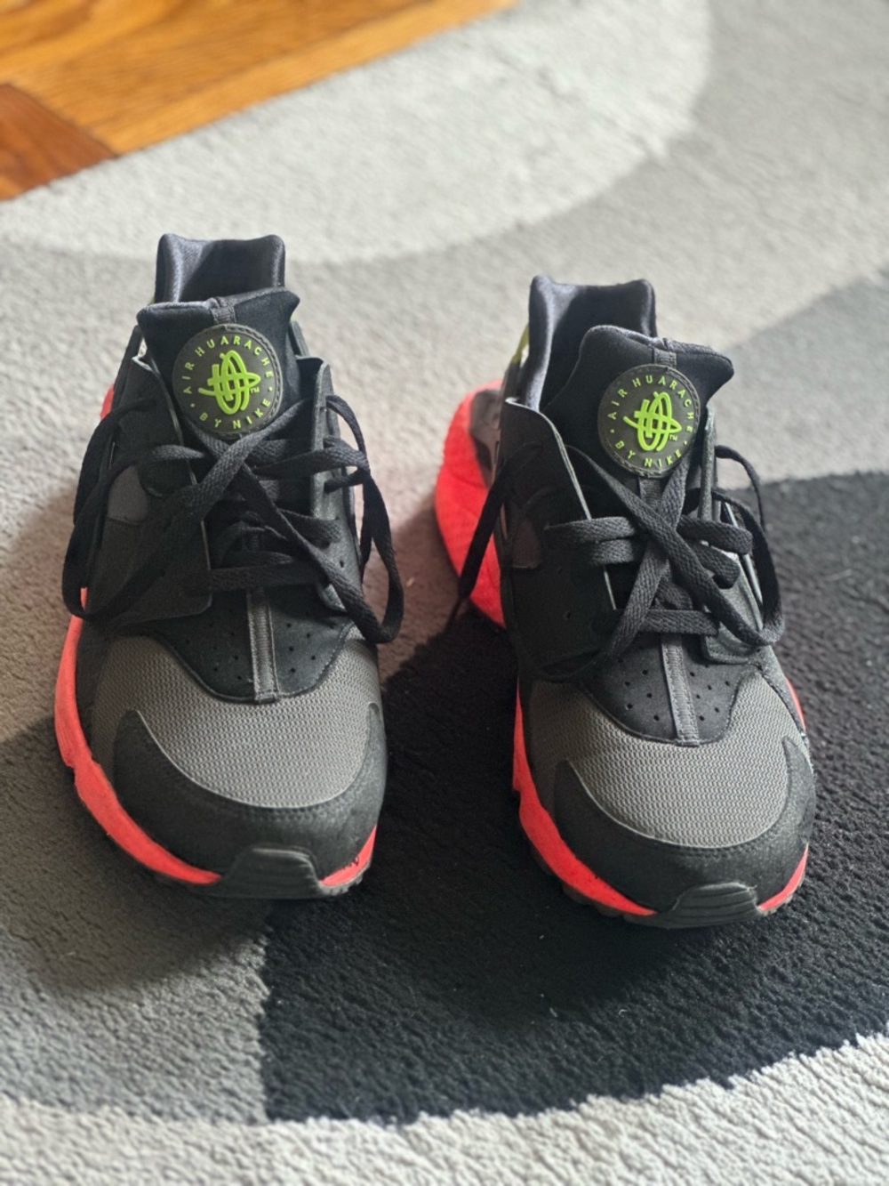 Nike men’s  Black and Red Neon Accent Sneakers